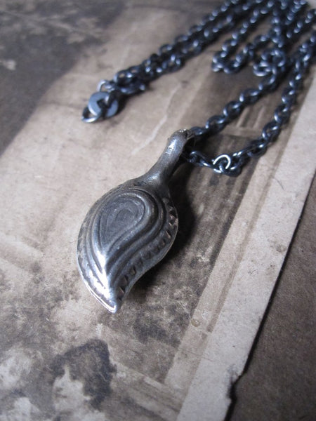 Mango stone necklace